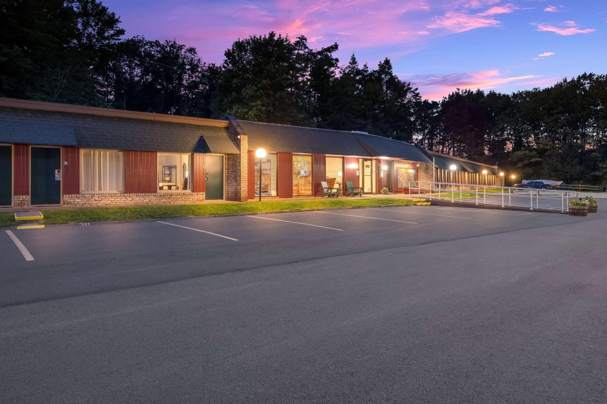 Travelodge By Wyndham Emlenton Buitenkant foto