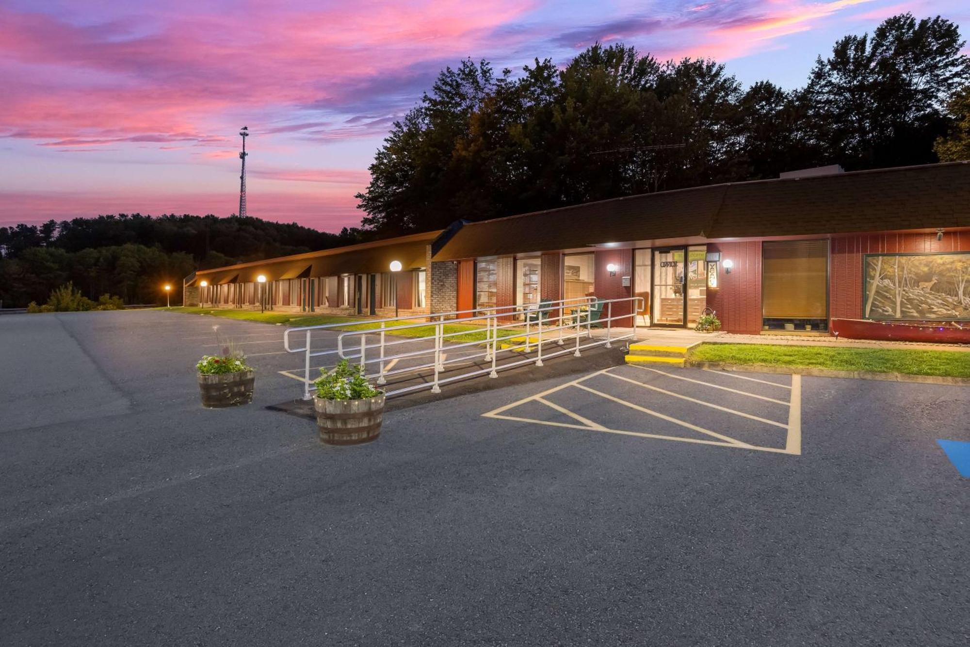 Travelodge By Wyndham Emlenton Buitenkant foto