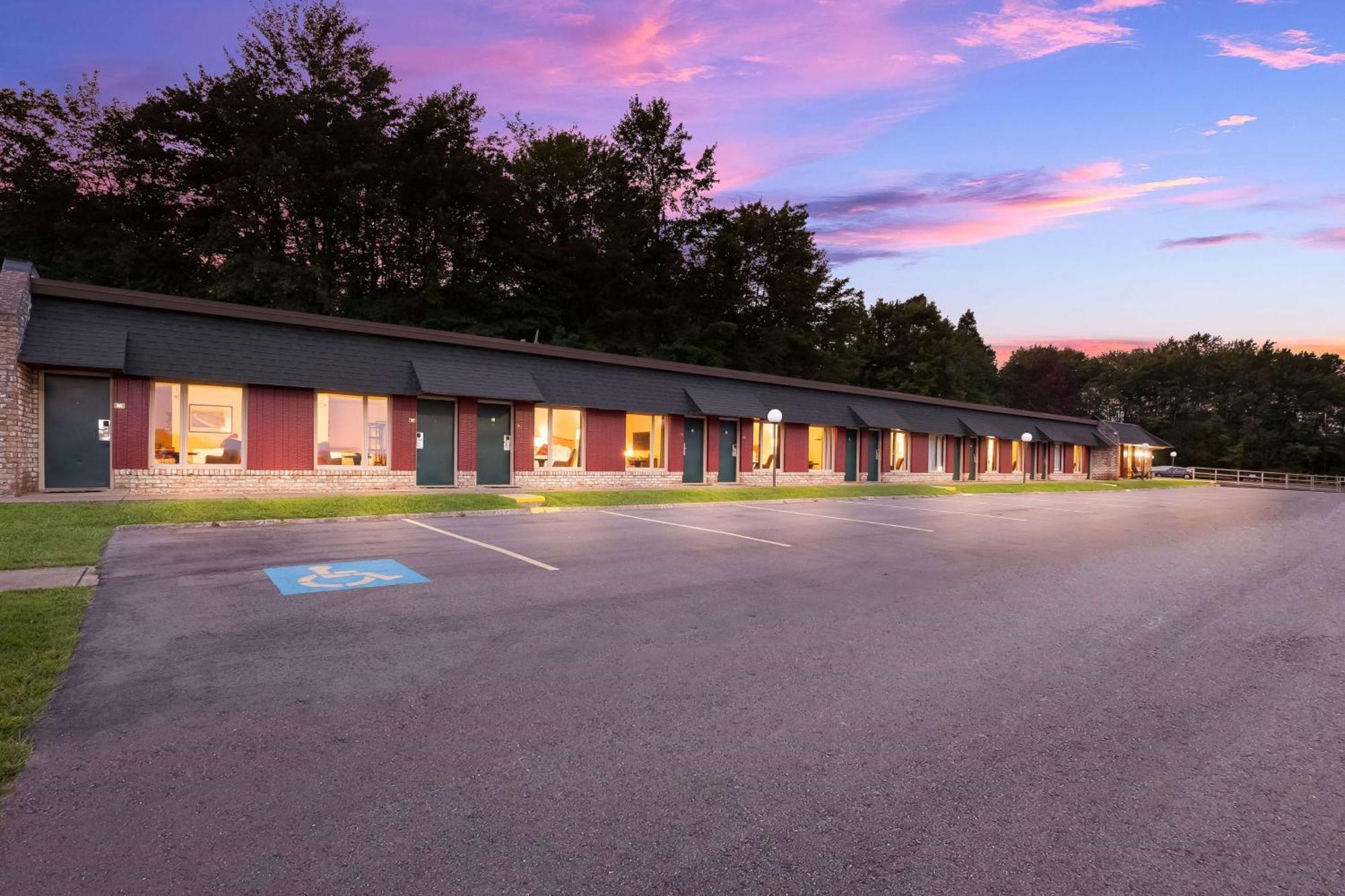 Travelodge By Wyndham Emlenton Buitenkant foto