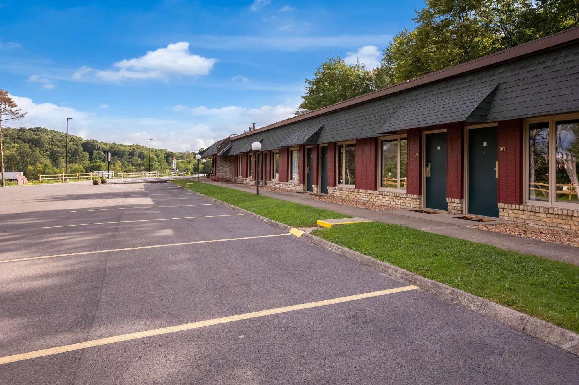 Travelodge By Wyndham Emlenton Buitenkant foto