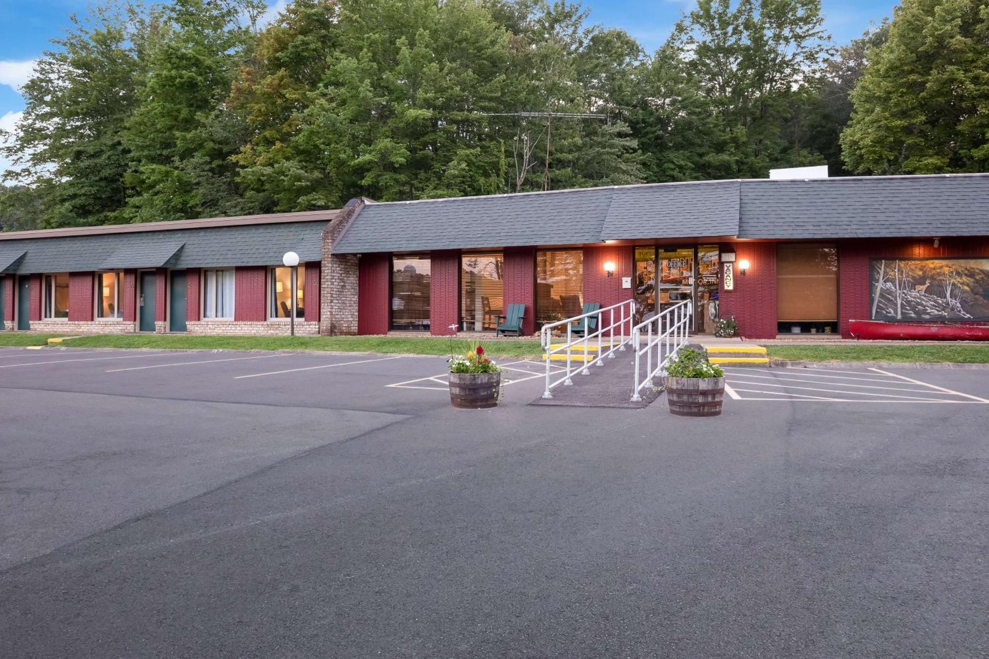 Travelodge By Wyndham Emlenton Buitenkant foto