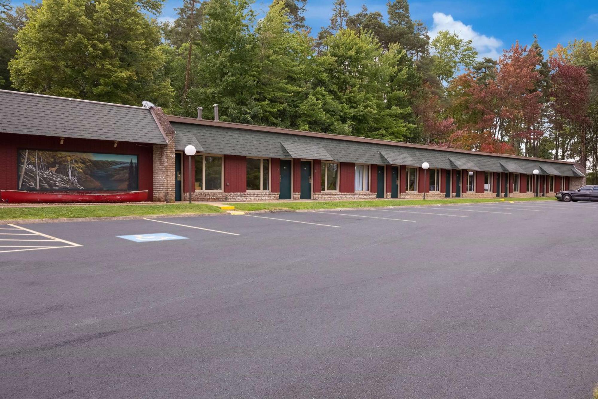 Travelodge By Wyndham Emlenton Buitenkant foto